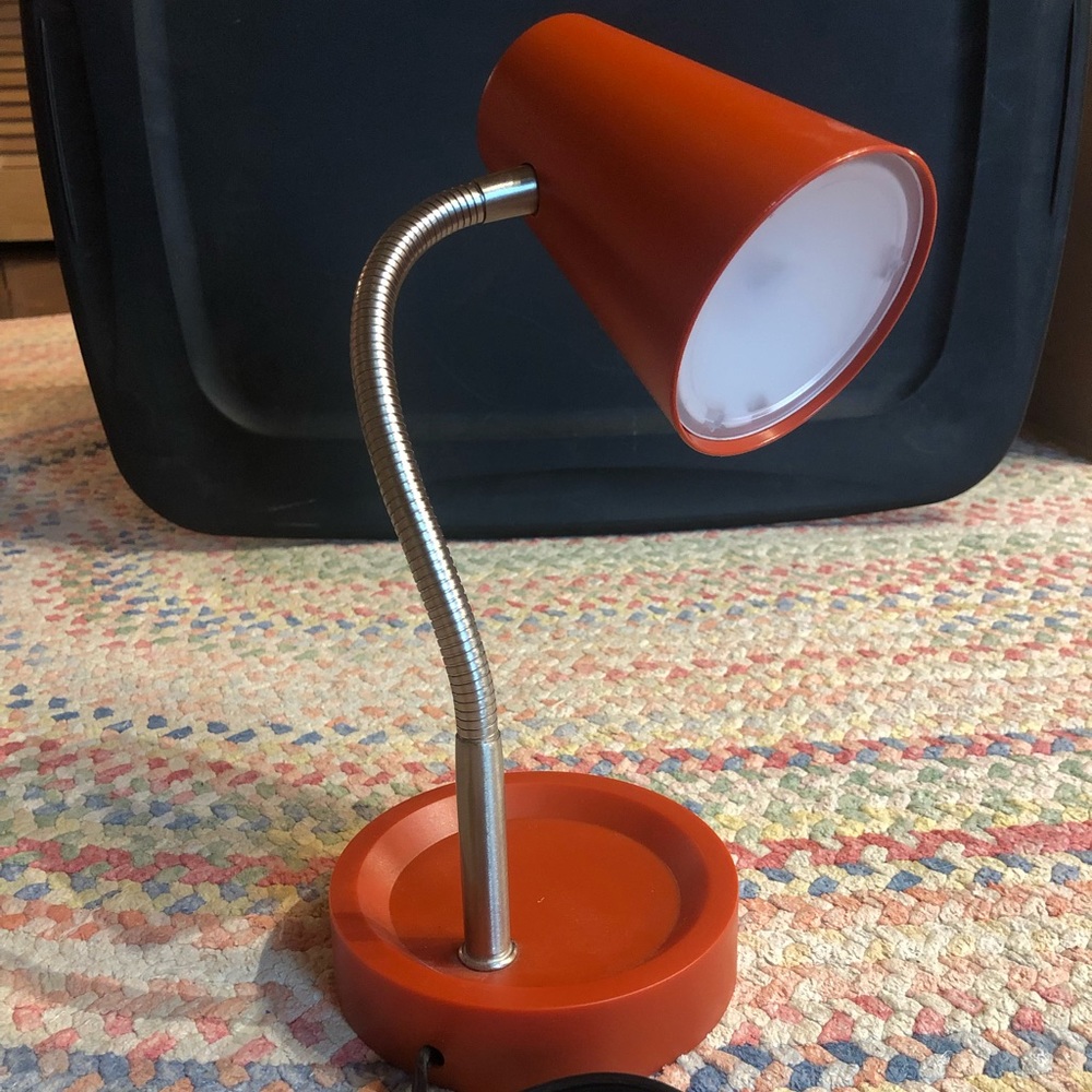 Desk lamp
